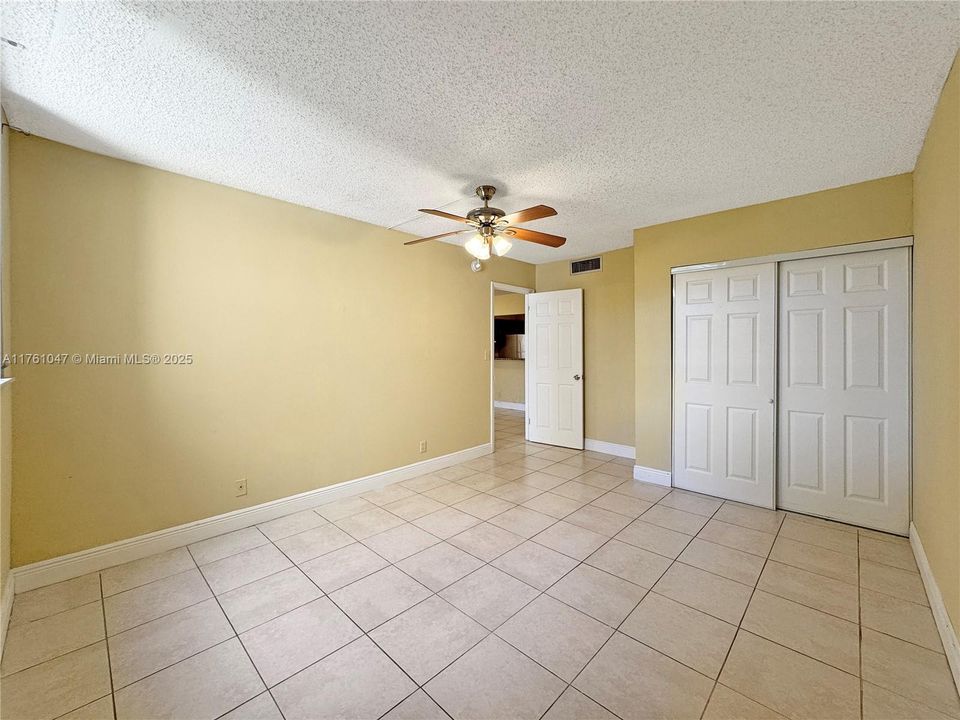 For Sale: $199,900 (2 beds, 1 baths, 940 Square Feet)