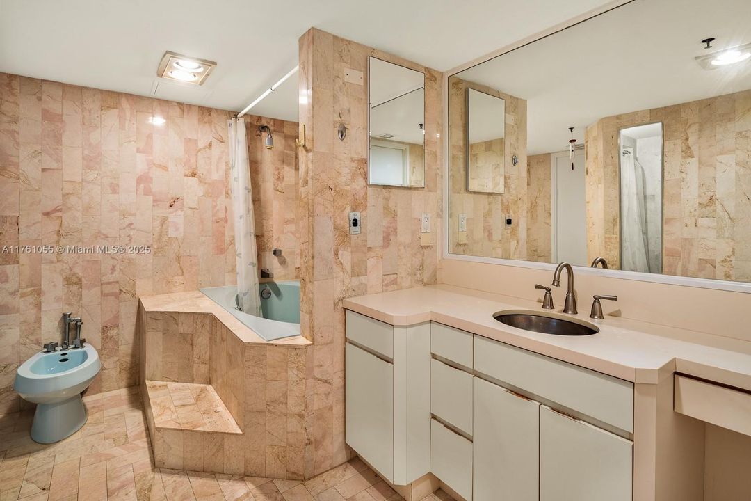 Недавно продано: $695,000 (1 спален, 1 ванн, 1059 Квадратных фут)