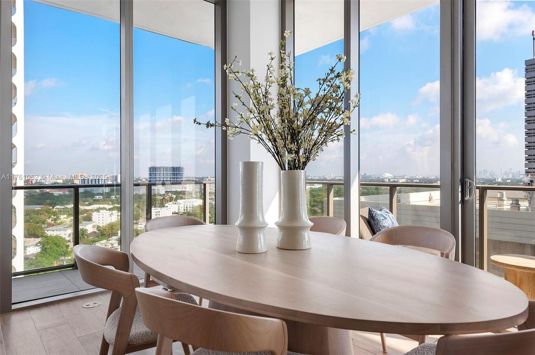 Vendido Recientemente: $2,950,000 (3 camas, 3 baños, 1662 Pies cuadrados)