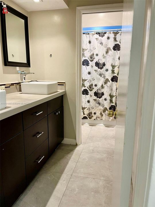 最近售出: $730,000 (4 贝兹, 2 浴室, 2588 平方英尺)