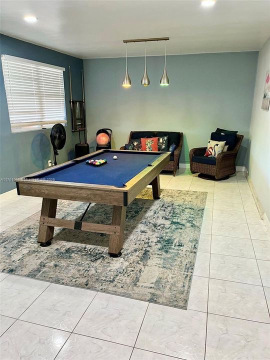 最近售出: $730,000 (4 贝兹, 2 浴室, 2588 平方英尺)