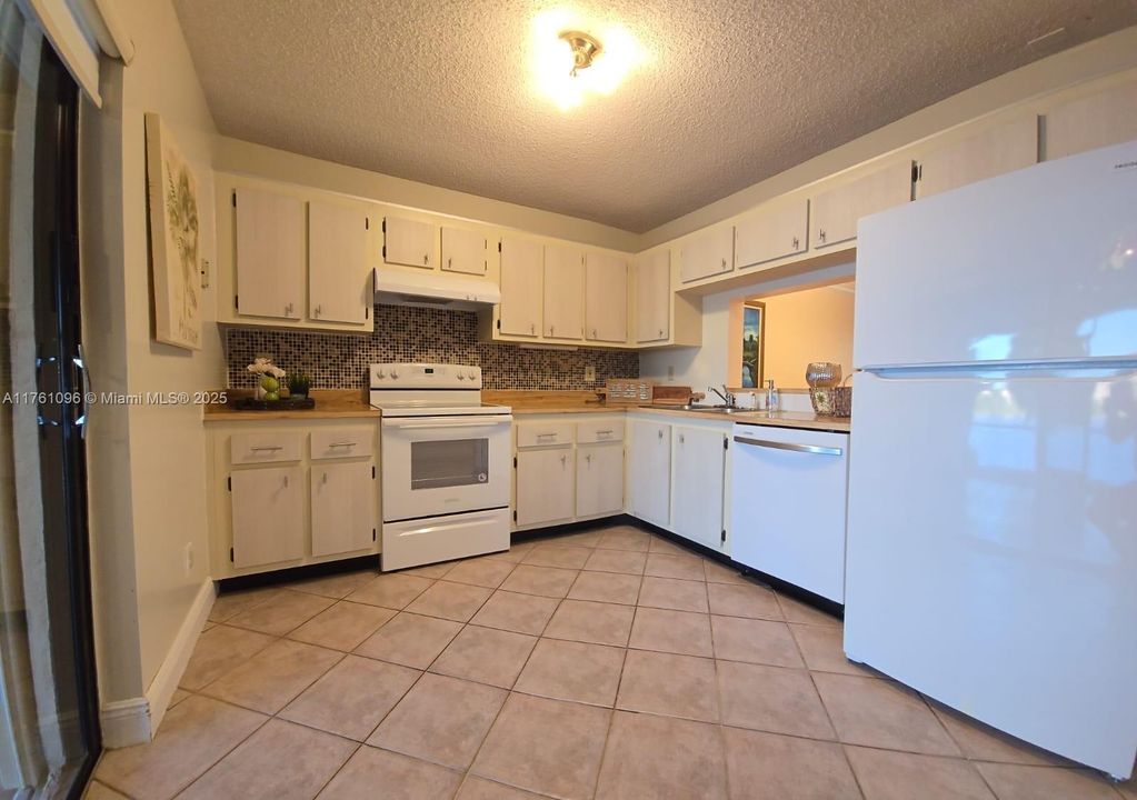 Vendido Recientemente: $395,000 (2 camas, 2 baños, 1224 Pies cuadrados)