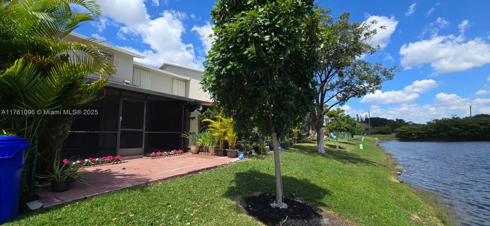 Vendido Recientemente: $395,000 (2 camas, 2 baños, 1224 Pies cuadrados)