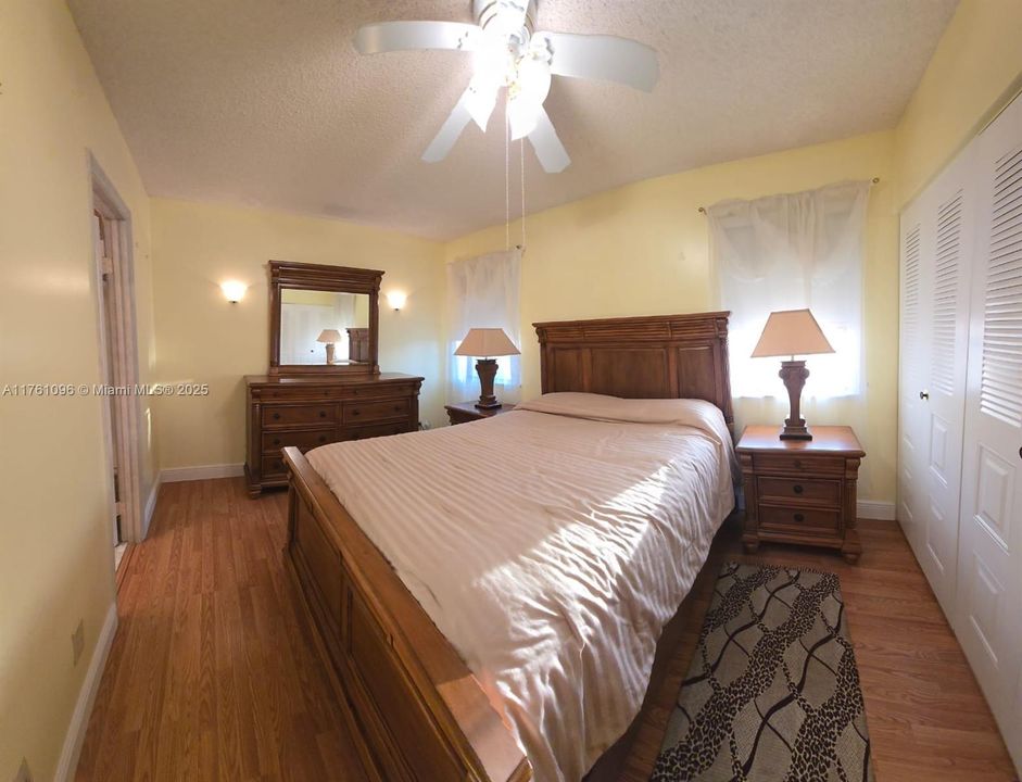 Vendido Recientemente: $395,000 (2 camas, 2 baños, 1224 Pies cuadrados)