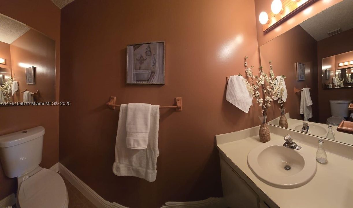 Vendido Recientemente: $395,000 (2 camas, 2 baños, 1224 Pies cuadrados)