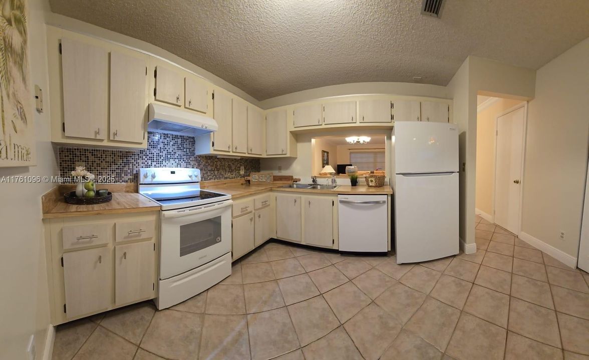 Vendido Recientemente: $395,000 (2 camas, 2 baños, 1224 Pies cuadrados)