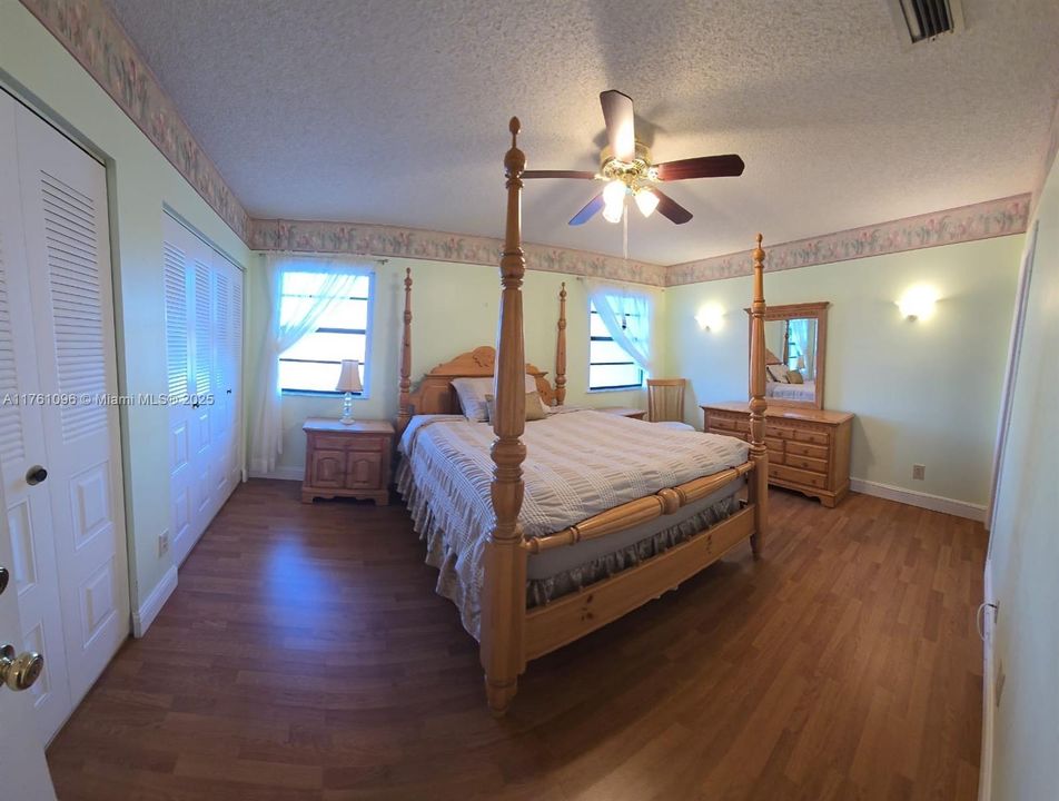 Vendido Recientemente: $395,000 (2 camas, 2 baños, 1224 Pies cuadrados)