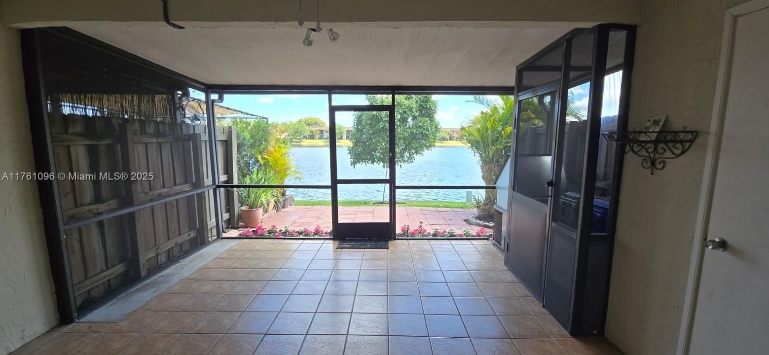 Vendido Recientemente: $395,000 (2 camas, 2 baños, 1224 Pies cuadrados)