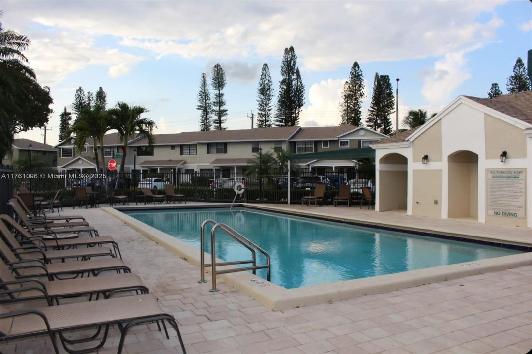 Vendido Recientemente: $395,000 (2 camas, 2 baños, 1224 Pies cuadrados)