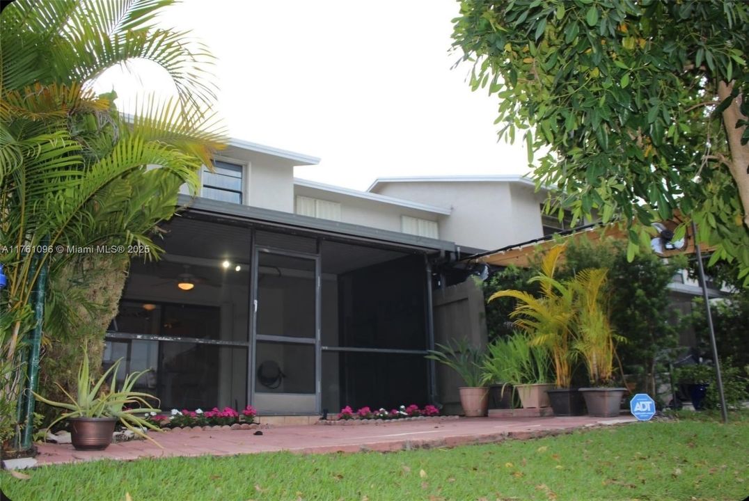 Vendido Recientemente: $395,000 (2 camas, 2 baños, 1224 Pies cuadrados)