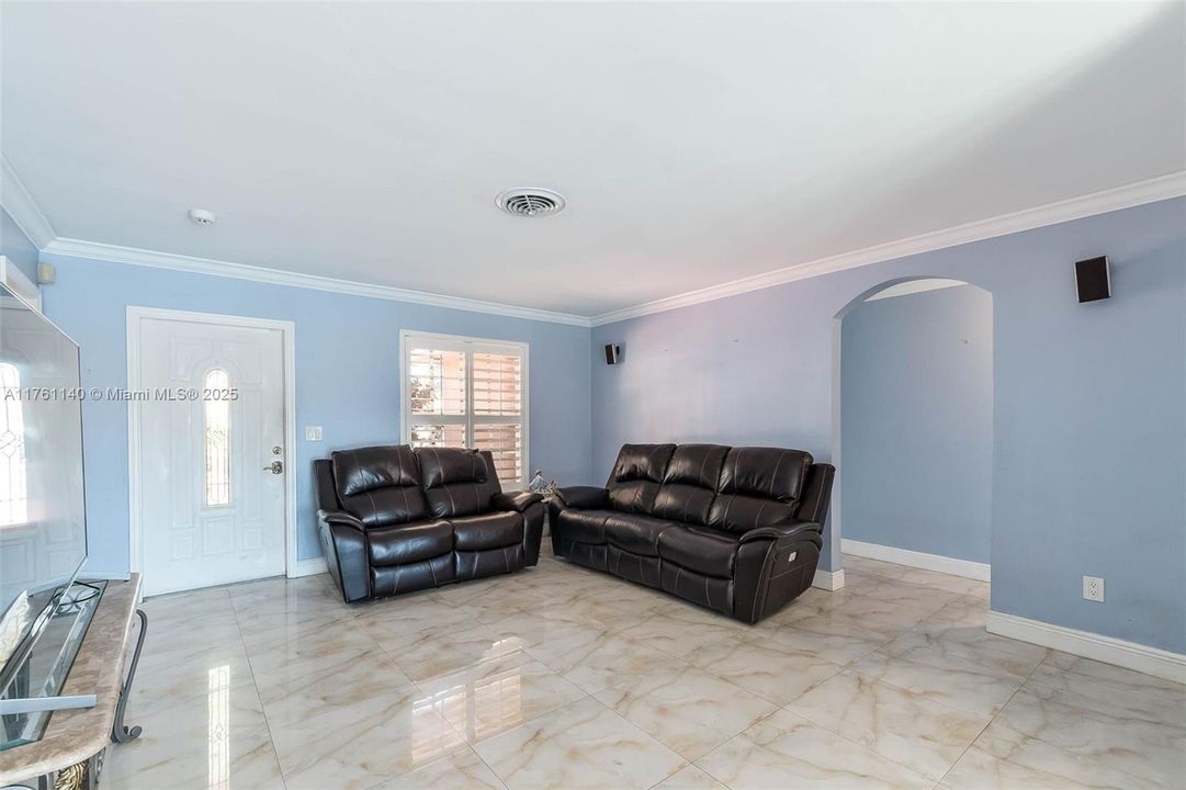 Vendido Recientemente: $774,999 (4 camas, 2 baños, 1485 Pies cuadrados)