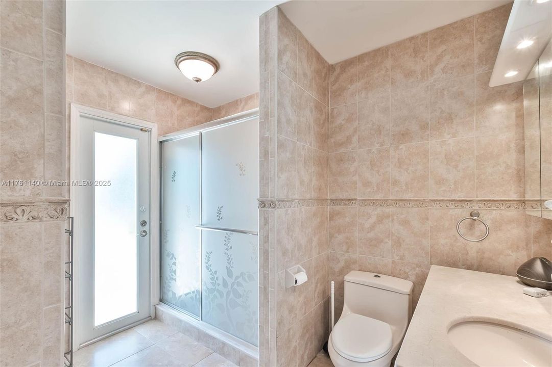 2nd Bathroom/Cabana Bath