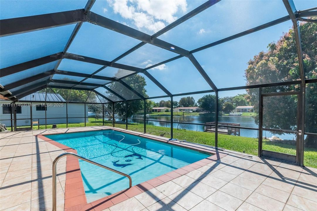 Vendido Recientemente: $774,999 (4 camas, 2 baños, 1485 Pies cuadrados)