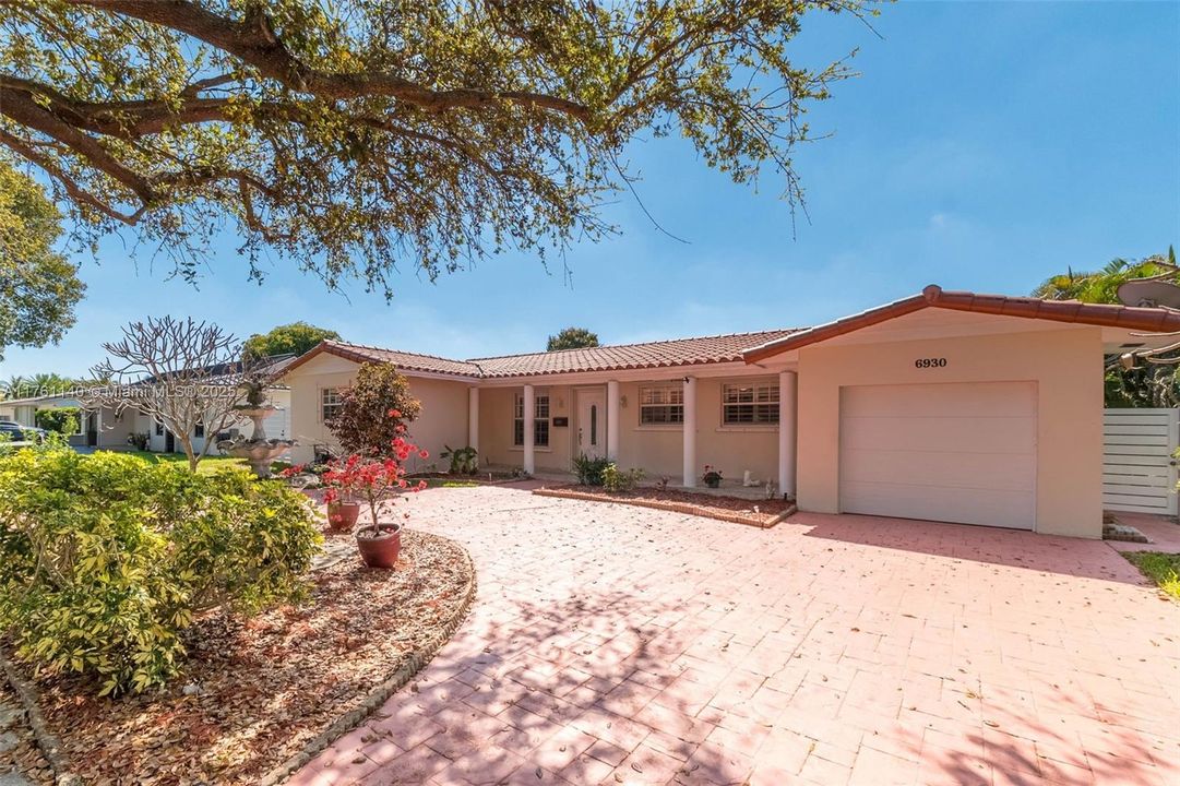 Vendido Recientemente: $774,999 (4 camas, 2 baños, 1485 Pies cuadrados)