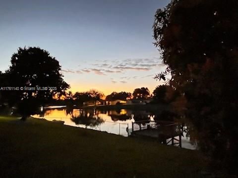 Amazing Sunset Views on Lake