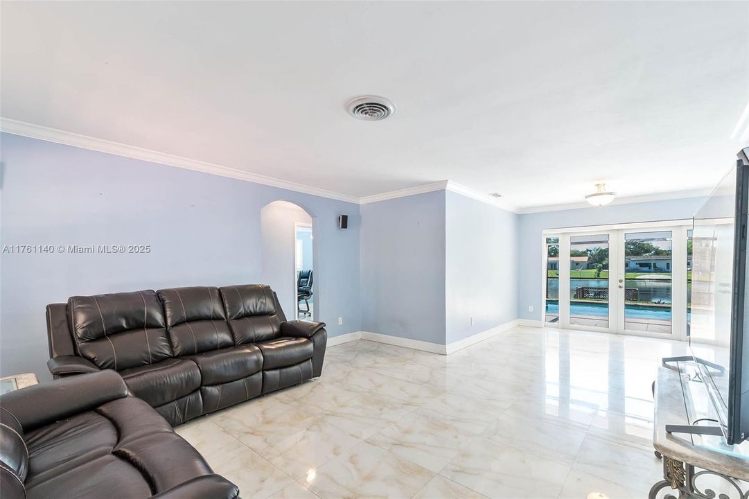 Vendido Recientemente: $774,999 (4 camas, 2 baños, 1485 Pies cuadrados)