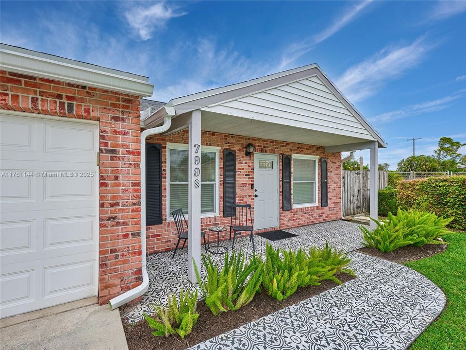 最近售出: $489,000 (3 贝兹, 2 浴室, 1416 平方英尺)