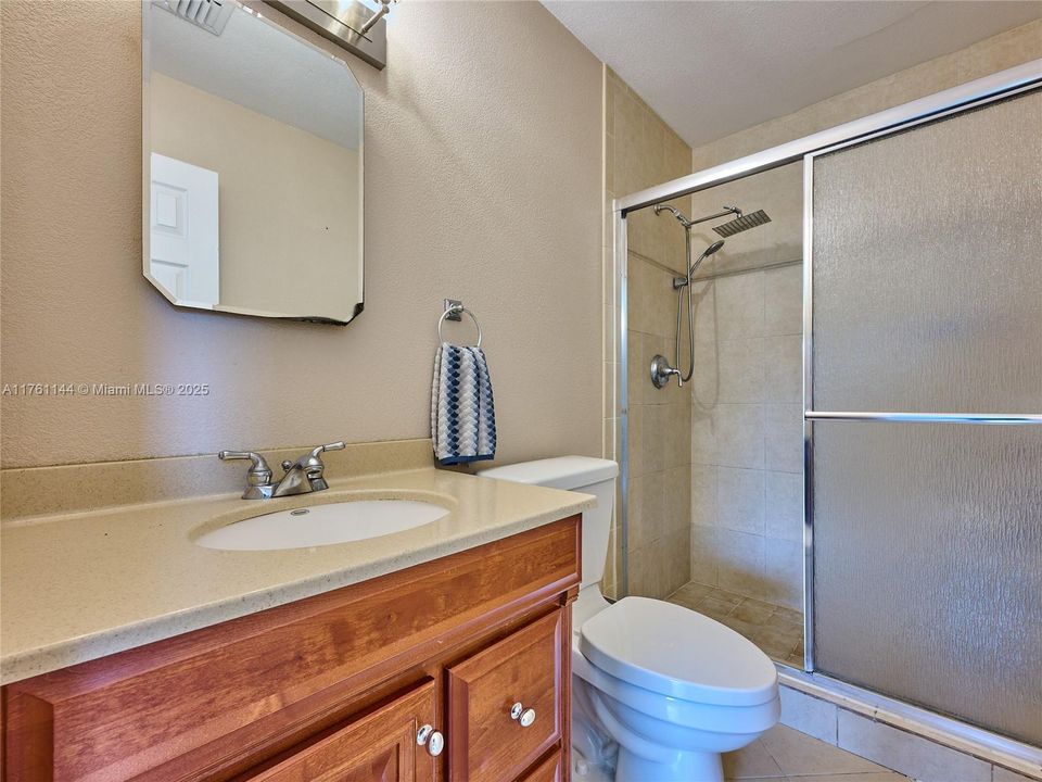 最近售出: $489,000 (3 贝兹, 2 浴室, 1416 平方英尺)