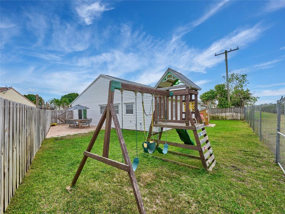 最近售出: $489,000 (3 贝兹, 2 浴室, 1416 平方英尺)