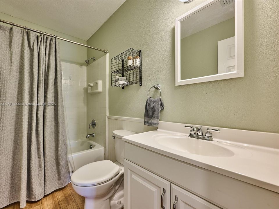 最近售出: $489,000 (3 贝兹, 2 浴室, 1416 平方英尺)