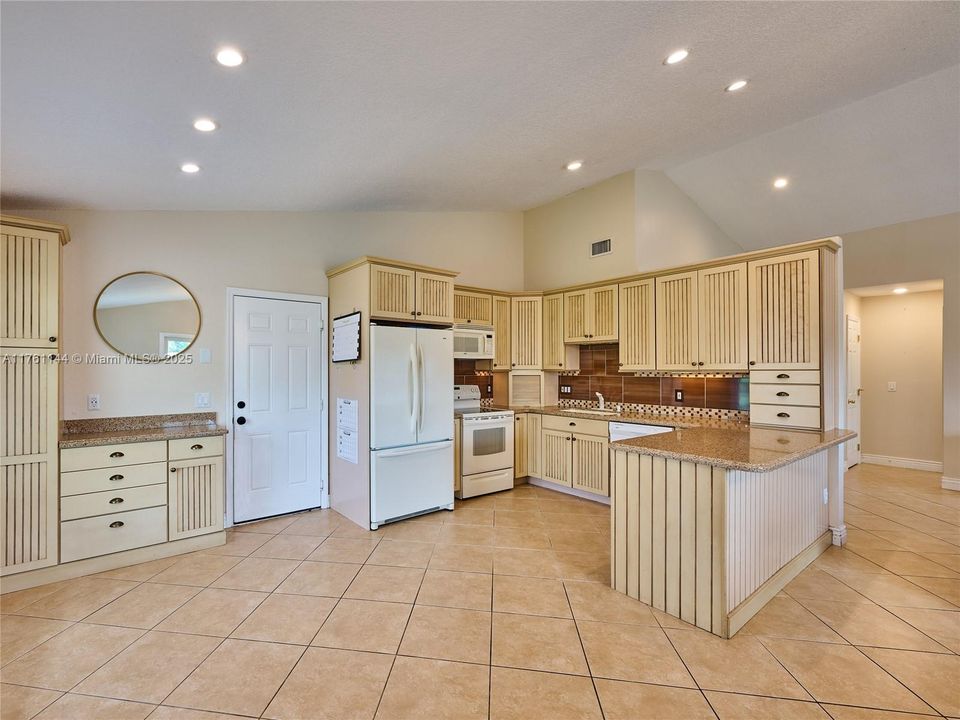 最近售出: $489,000 (3 贝兹, 2 浴室, 1416 平方英尺)