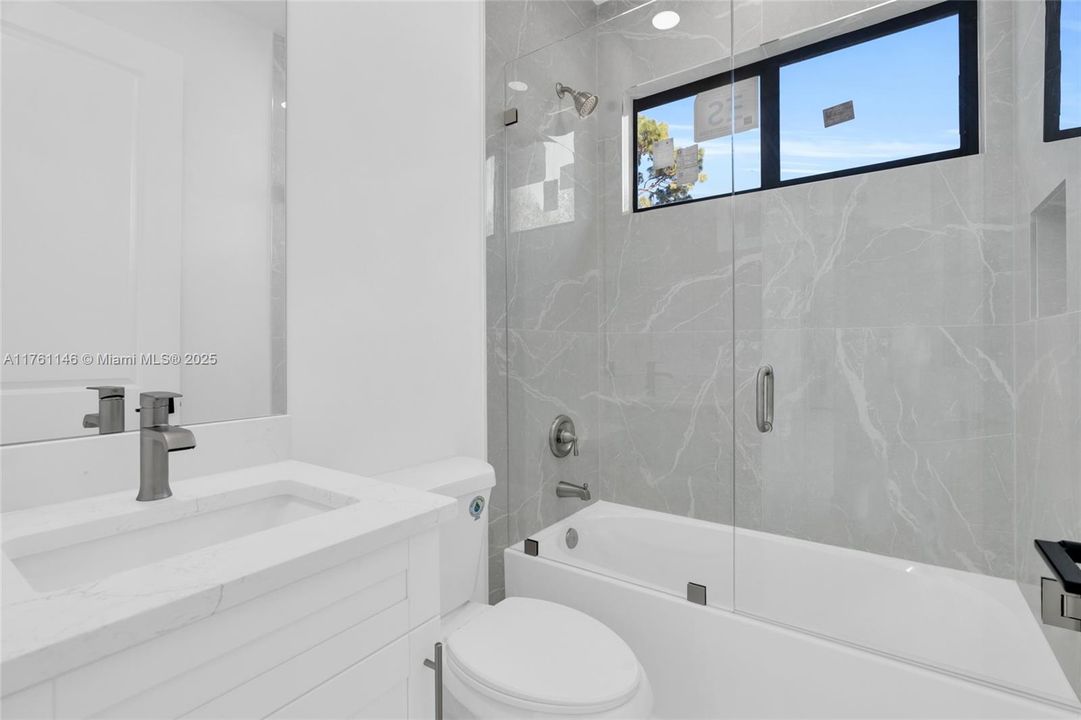 Vendido Recientemente: $339,990 (3 camas, 2 baños, 0 Pies cuadrados)