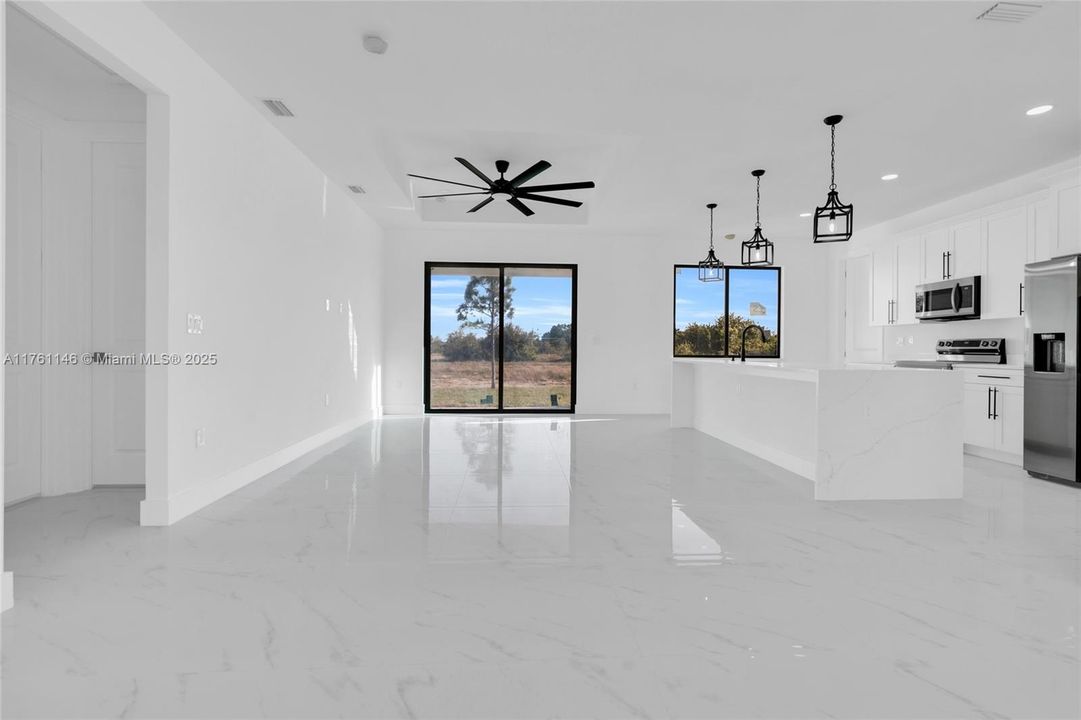 Vendido Recientemente: $339,990 (3 camas, 2 baños, 0 Pies cuadrados)