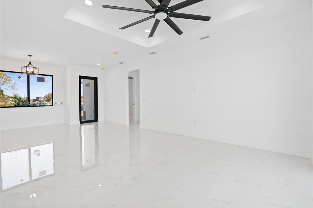 Vendido Recientemente: $339,990 (3 camas, 2 baños, 0 Pies cuadrados)