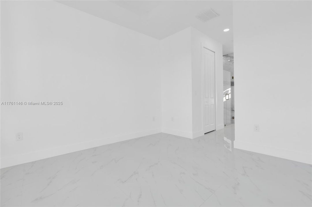 Vendido Recientemente: $339,990 (3 camas, 2 baños, 0 Pies cuadrados)