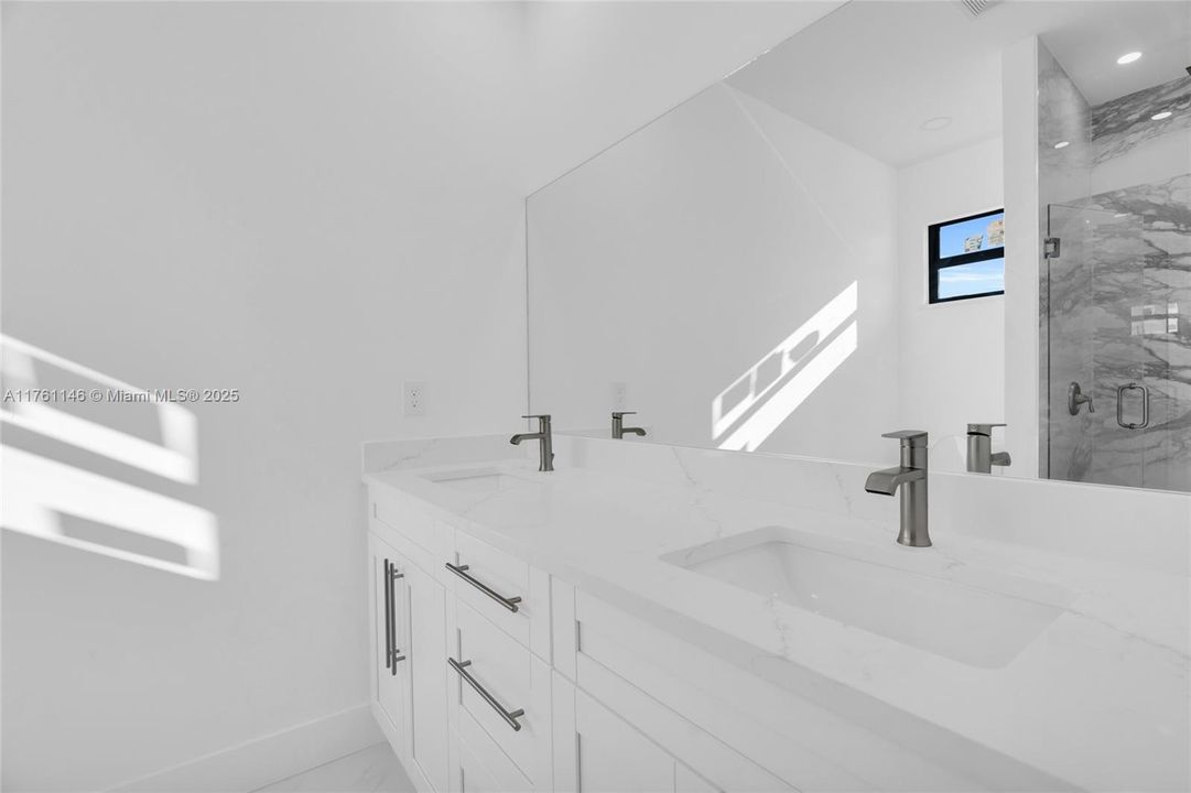 Vendido Recientemente: $339,990 (3 camas, 2 baños, 0 Pies cuadrados)