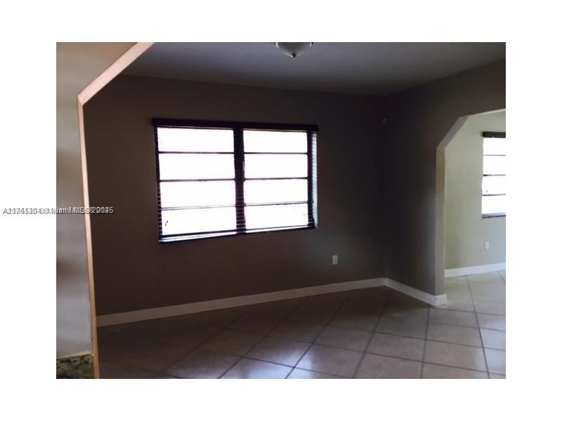 Recently Sold: $389,000 (2 beds, 1 baths, 1028 Square Feet)