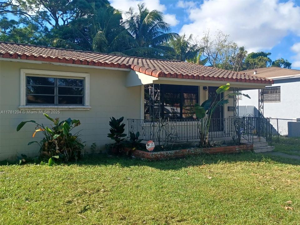 Recently Sold: $389,000 (2 beds, 1 baths, 1028 Square Feet)