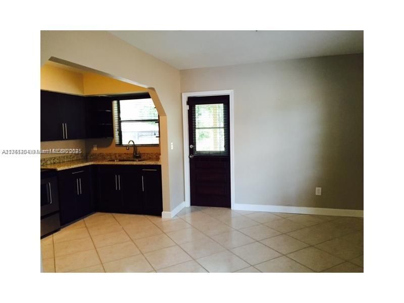 Recently Sold: $389,000 (2 beds, 1 baths, 1028 Square Feet)