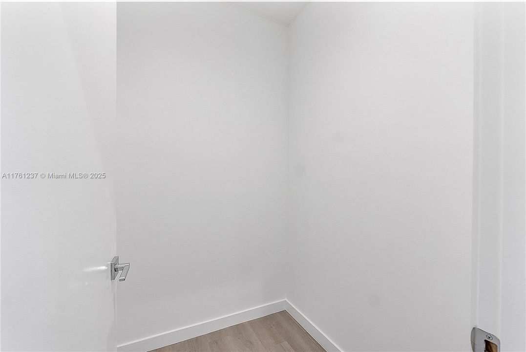 For Sale: $1,290,000 (0 beds, 0 baths, 2500 Square Feet)