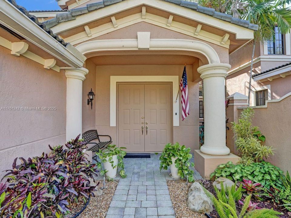 Recently Sold: $882,000 (3 beds, 2 baths, 2290 Square Feet)