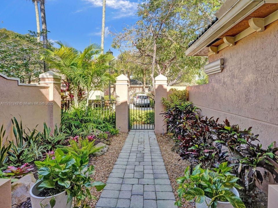 Recently Sold: $882,000 (3 beds, 2 baths, 2290 Square Feet)