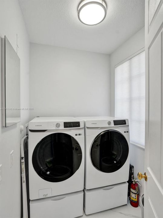 Recently Sold: $882,000 (3 beds, 2 baths, 2290 Square Feet)