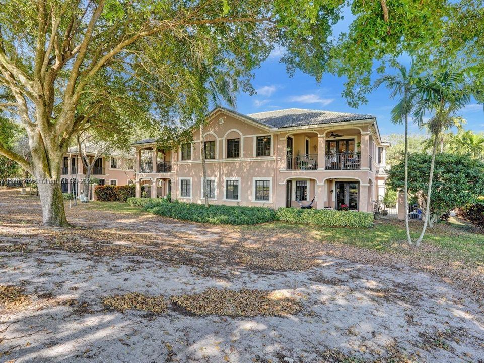 Recently Sold: $882,000 (3 beds, 2 baths, 2290 Square Feet)