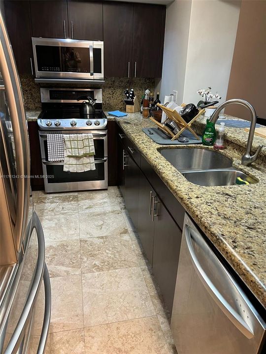 待售: $265,000 (1 贝兹, 1 浴室, 689 平方英尺)