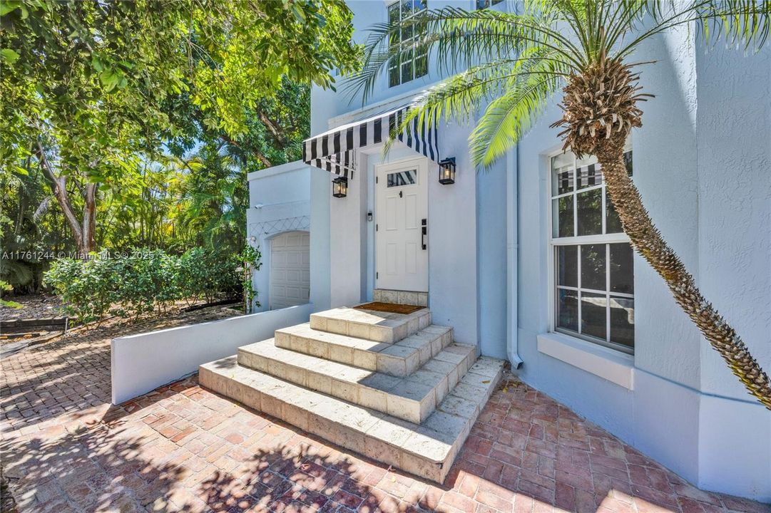 Vendido Recientemente: $1,775,000 (3 camas, 2 baños, 1700 Pies cuadrados)