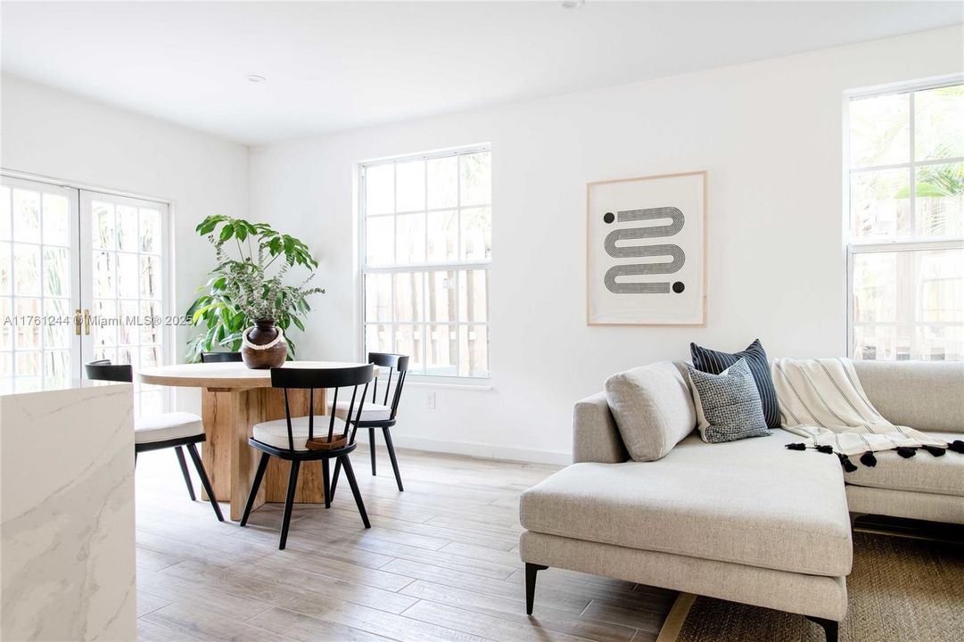 Vendido Recientemente: $1,775,000 (3 camas, 2 baños, 1700 Pies cuadrados)