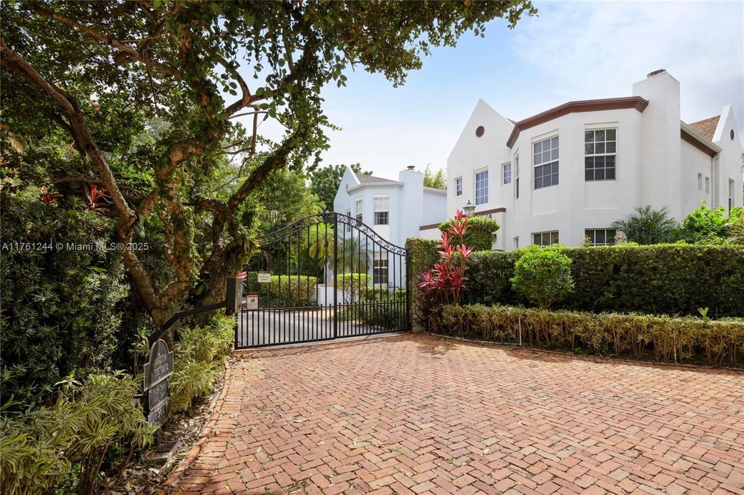 Vendido Recientemente: $1,775,000 (3 camas, 2 baños, 1700 Pies cuadrados)