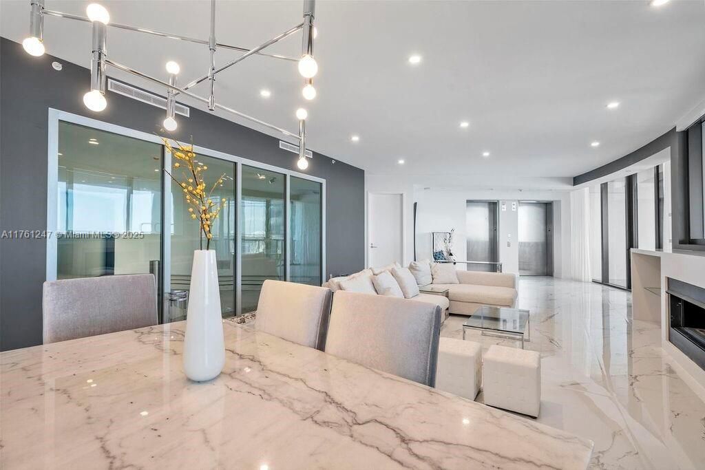 Недавно арендовано: $21,000 (3 спален, 4 ванн, 3171 Квадратных фут)