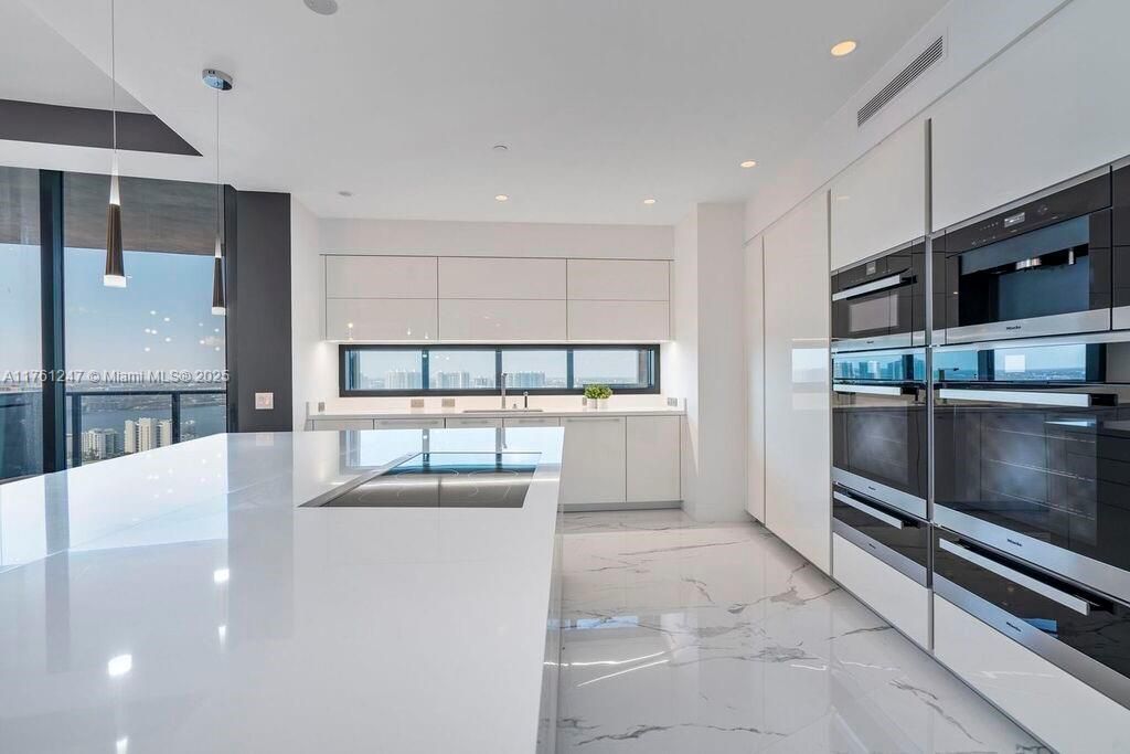 Недавно арендовано: $21,000 (3 спален, 4 ванн, 3171 Квадратных фут)