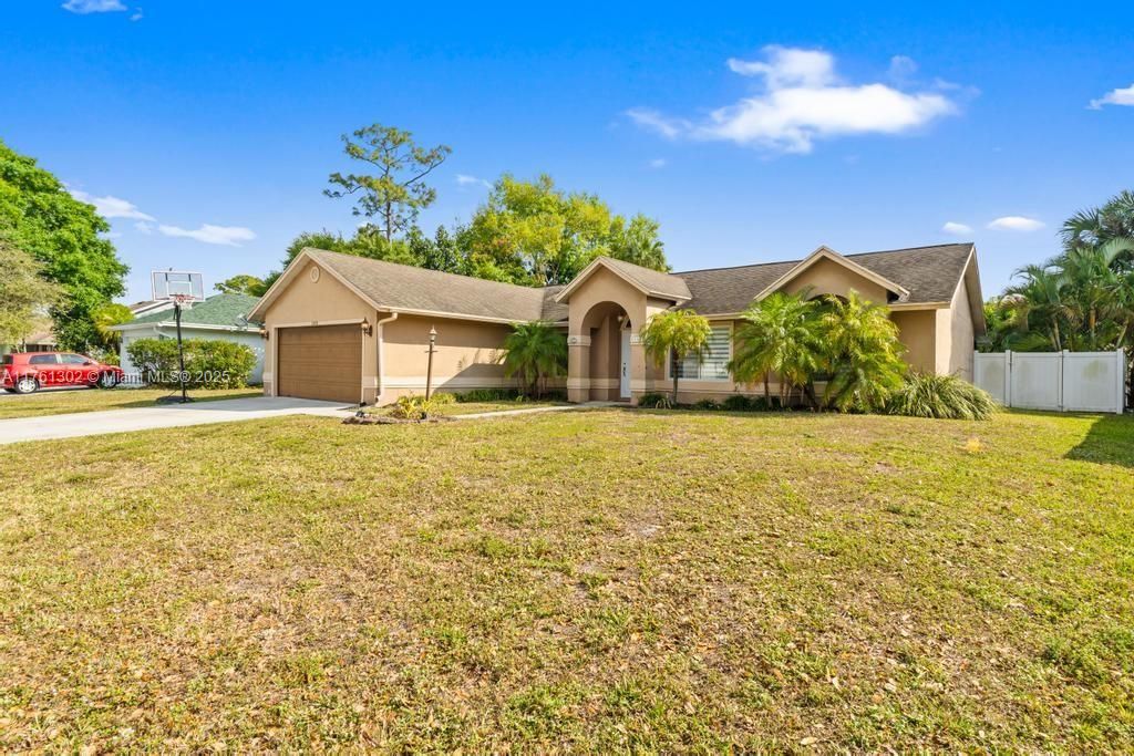 For Sale: $575,000 (3 beds, 2 baths, 1589 Square Feet)