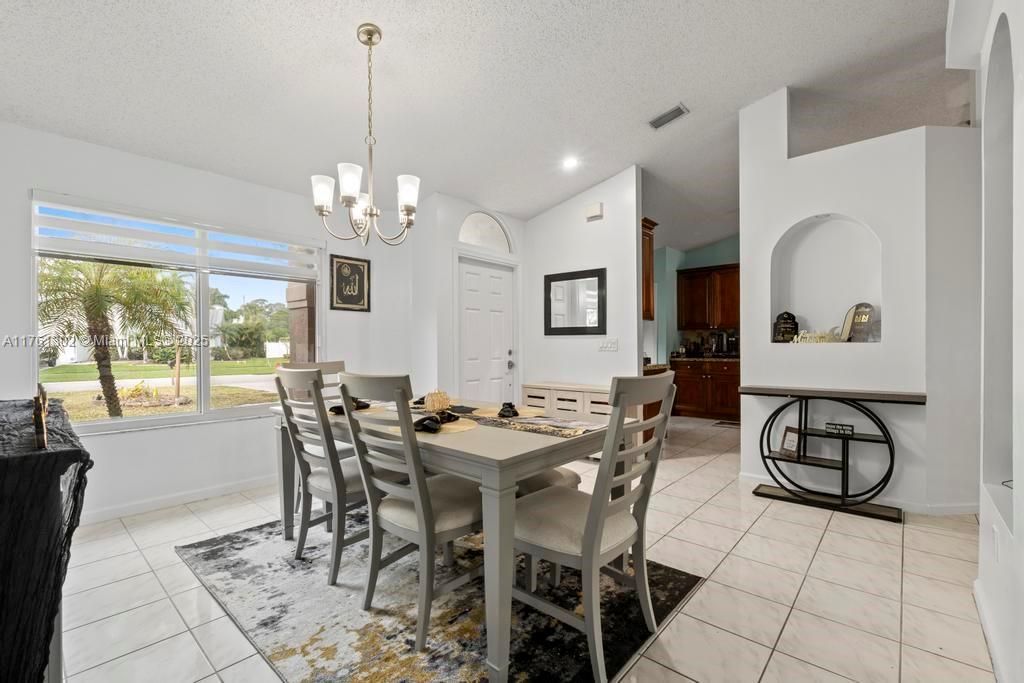 For Sale: $575,000 (3 beds, 2 baths, 1589 Square Feet)
