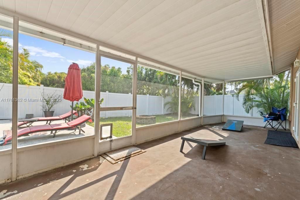 For Sale: $575,000 (3 beds, 2 baths, 1589 Square Feet)