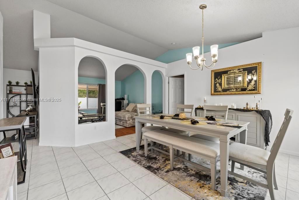 For Sale: $575,000 (3 beds, 2 baths, 1589 Square Feet)