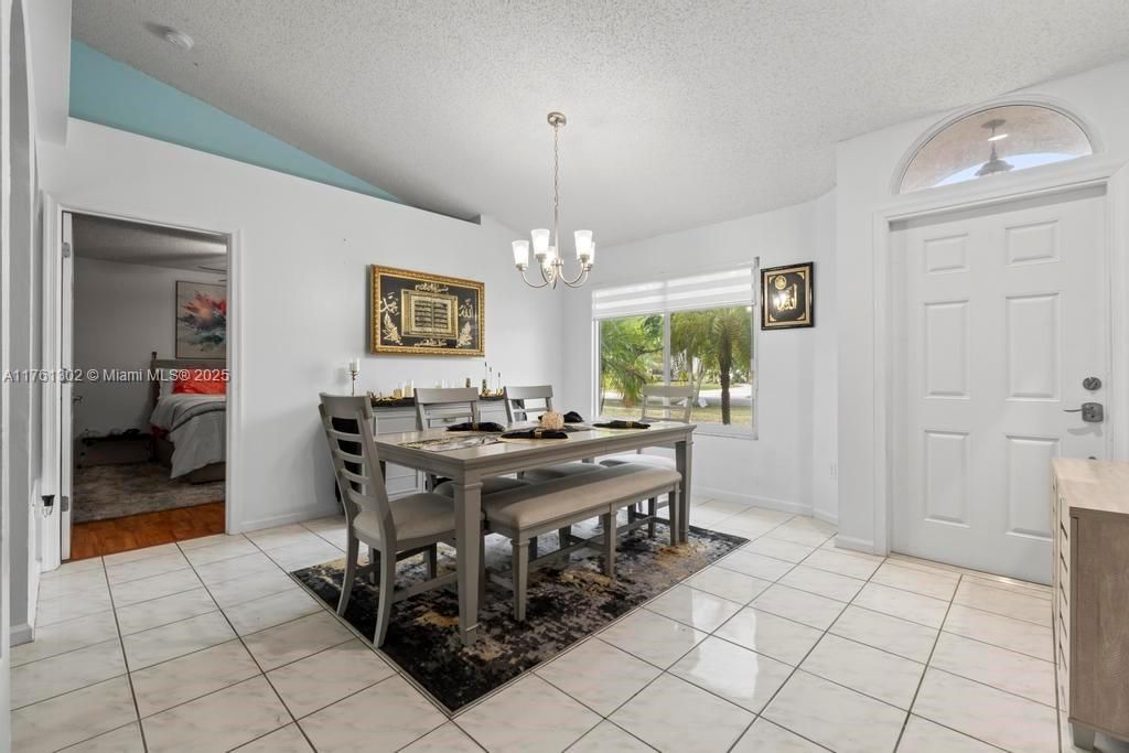 For Sale: $575,000 (3 beds, 2 baths, 1589 Square Feet)