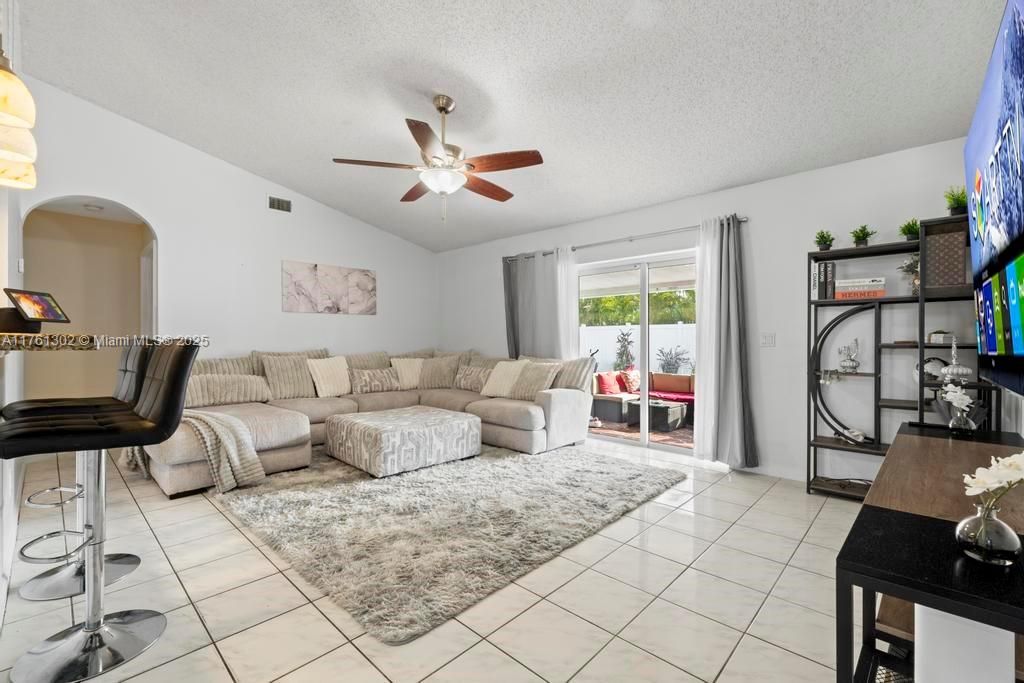 For Sale: $575,000 (3 beds, 2 baths, 1589 Square Feet)